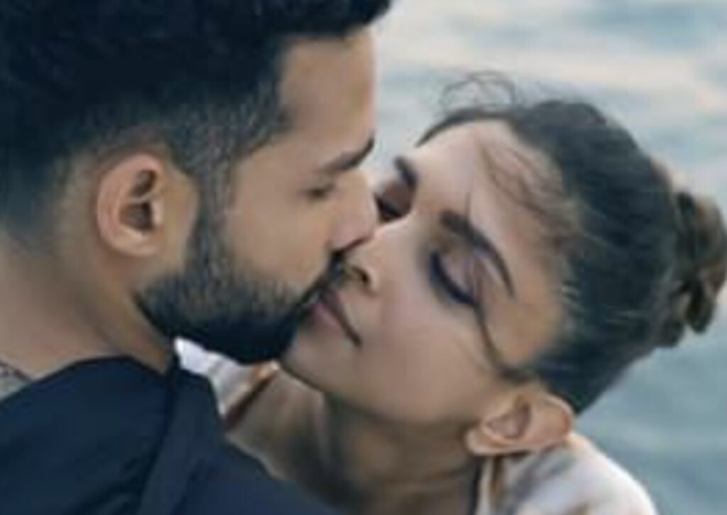 Dipika Porn - Deepika's Kissing , Intimate scenesðŸ”¥ in Gehraiyaan is not less than a Soft  PornðŸ˜? - News Leak Centre