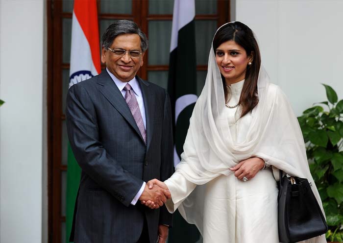 Heena Rabbani Xxx - Hina Rabbani Khar outfitted as new Foreign Minister of Pak, trolled by  misogynists - News Leak Centre